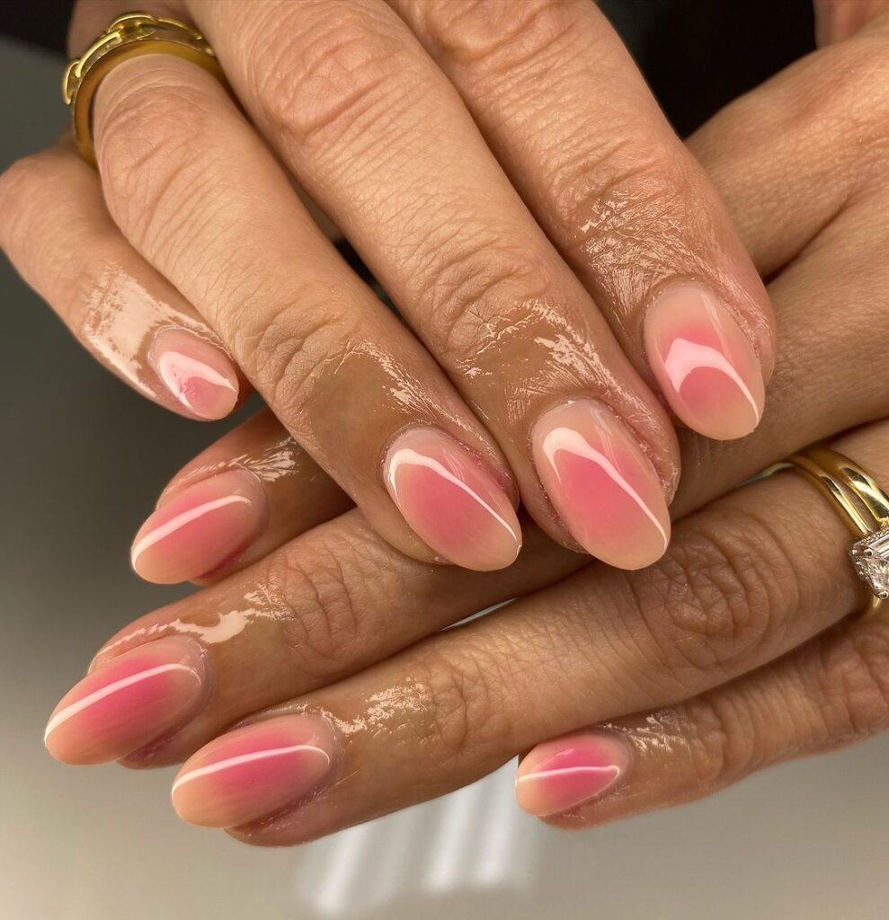 unhas de verão simples com blush