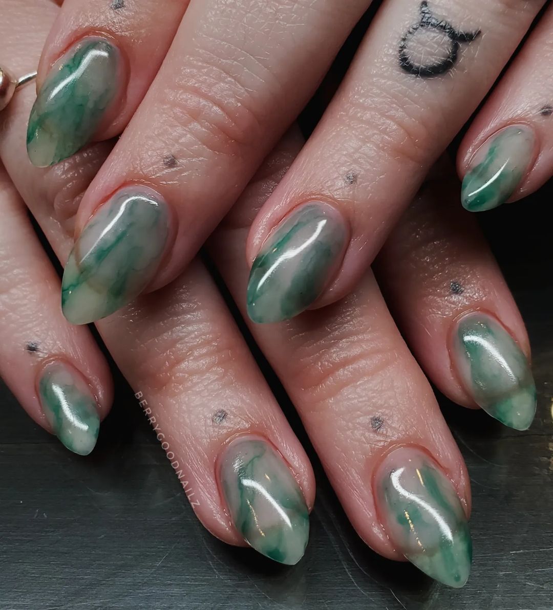 Design d'ongles en jade fumé