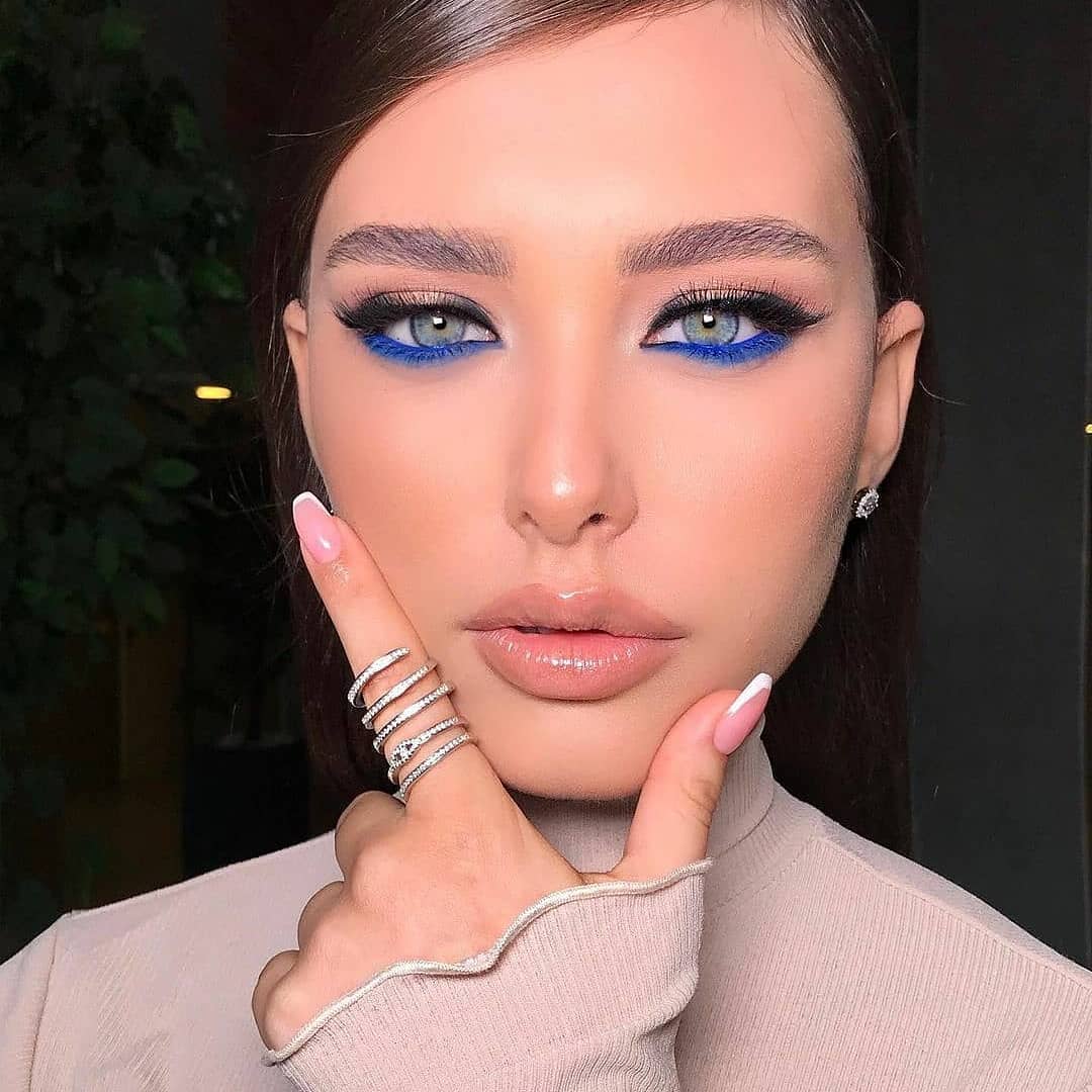 Smokey nude avec paupière inférieure bleu royal