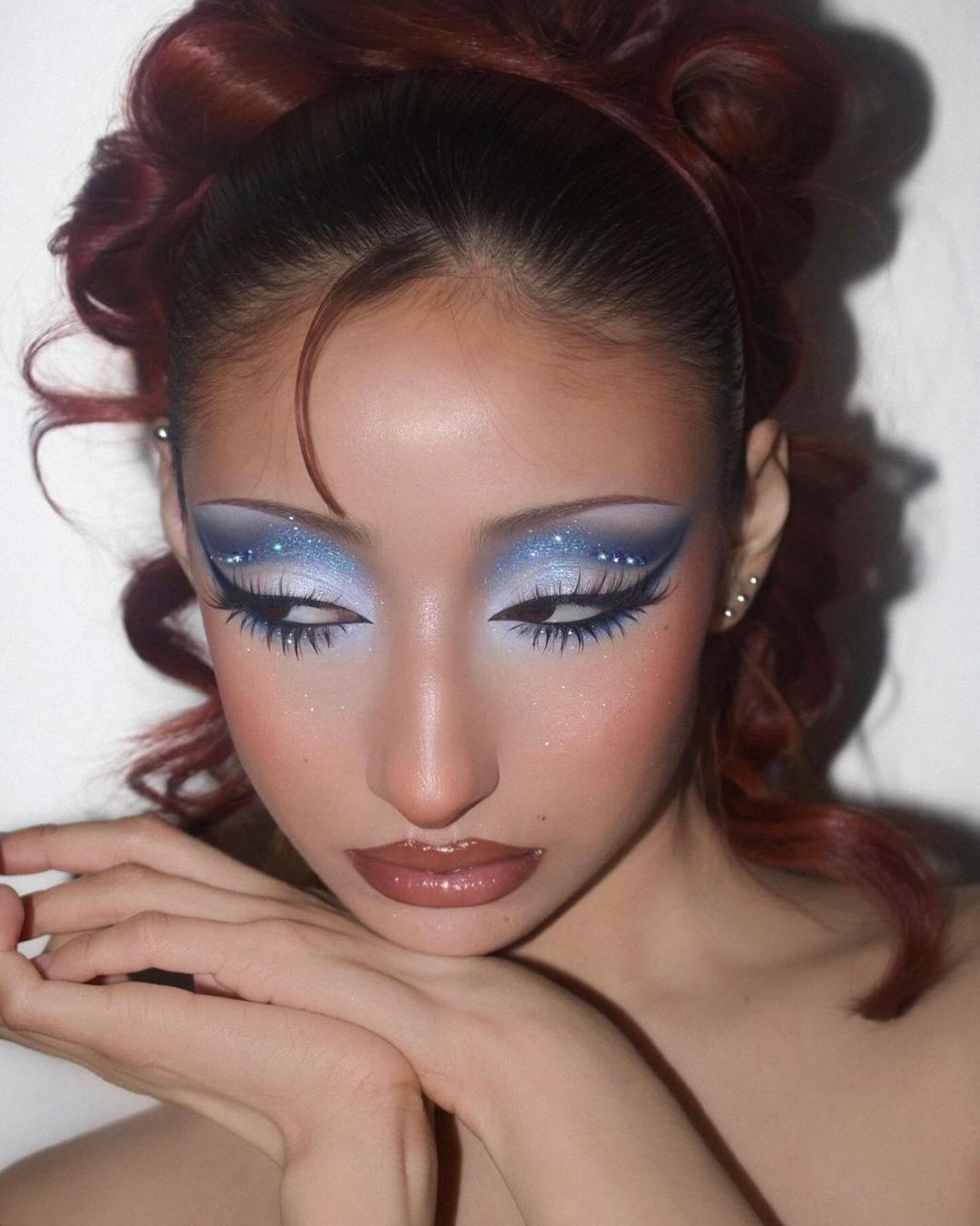 trucco occhi con gemme del cielo stellato