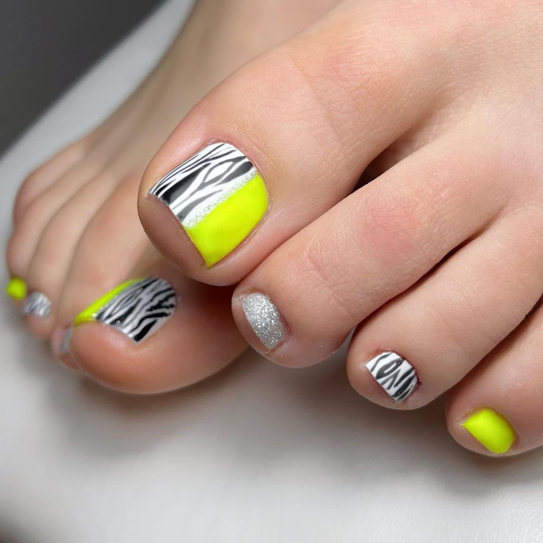 creative summer toe nails