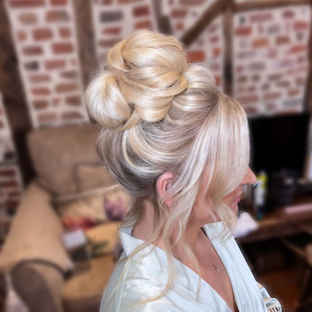 chignon haut texturé