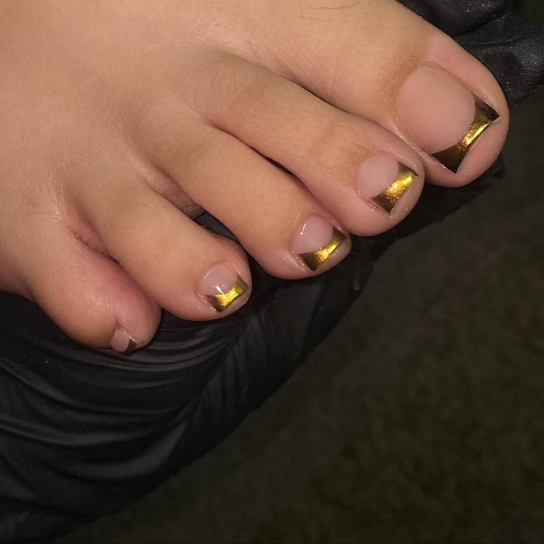 gold chrome french tip pedi