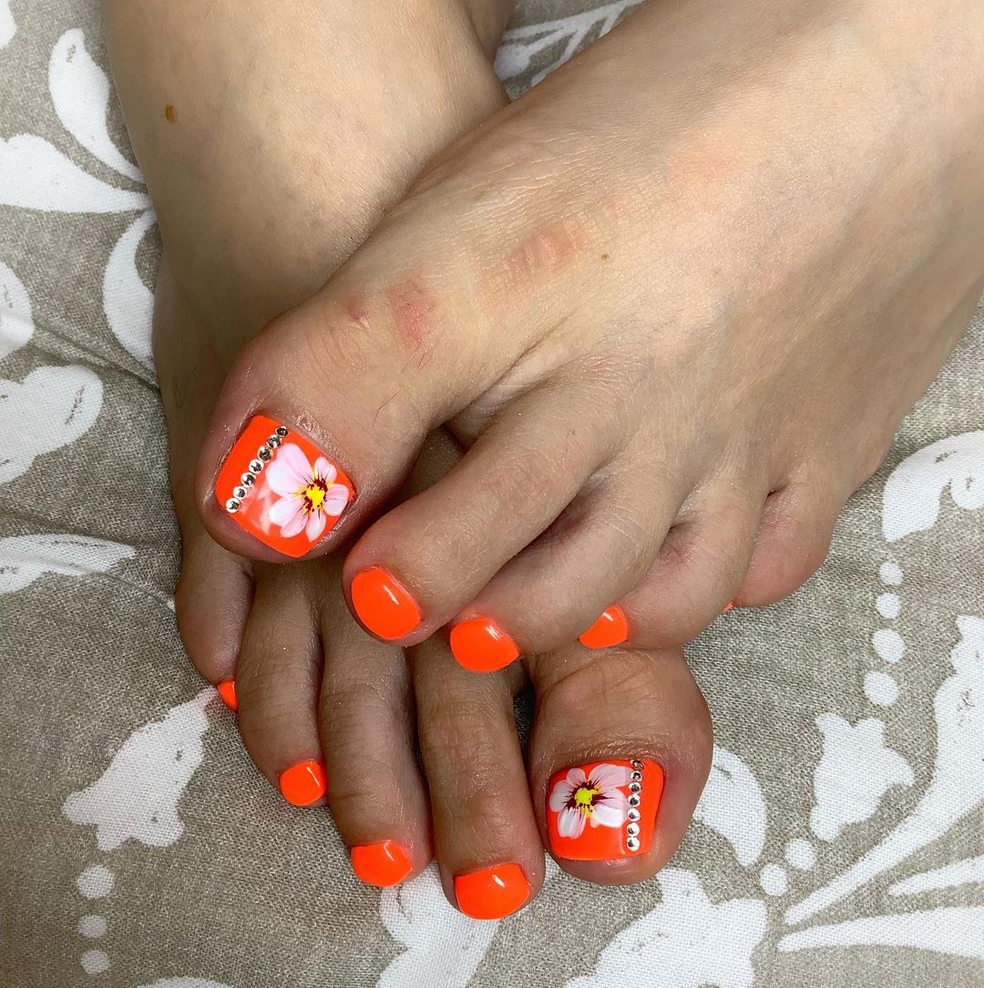 unhas dos pés laranja de verão