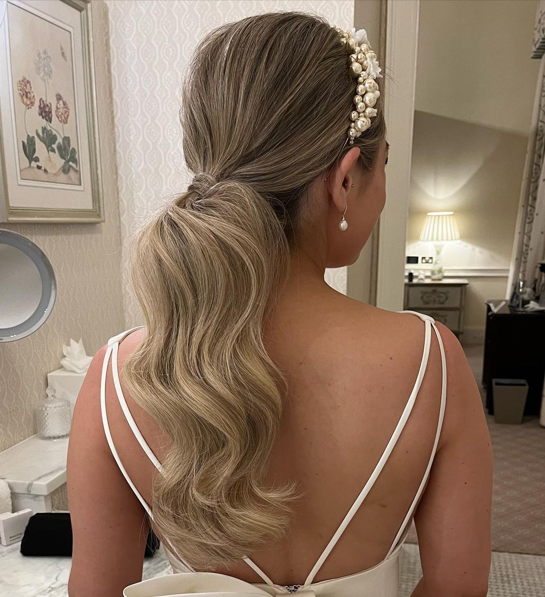 rabo-de-cavalo baixo com ondas hollywoodianas penteado para casamento