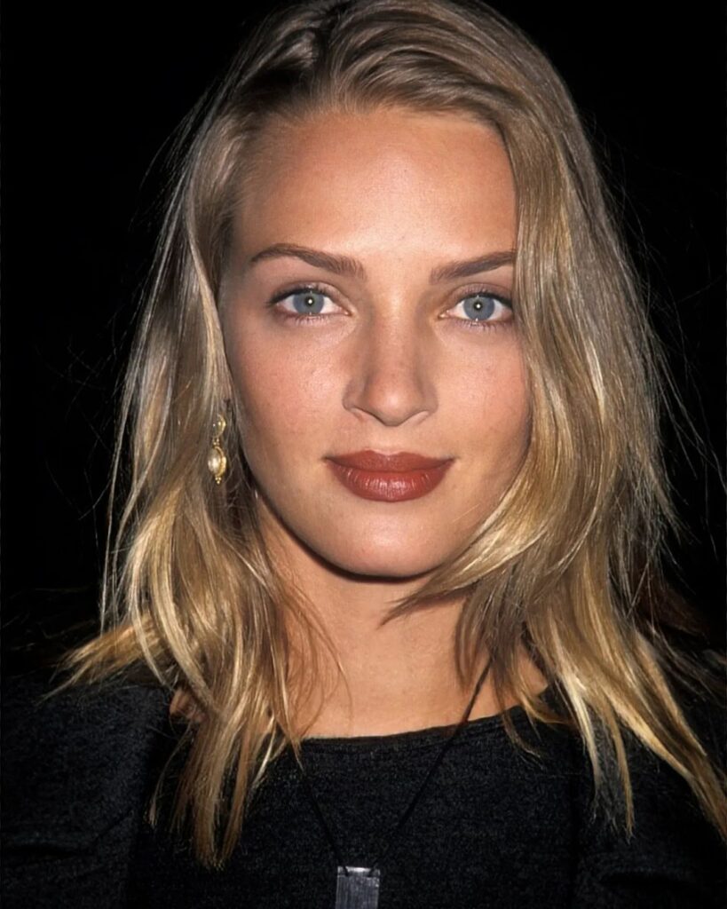 Les cheveux blonds des années 90 sur uma thurman