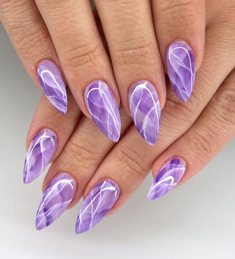 ongles en marbre améthyste