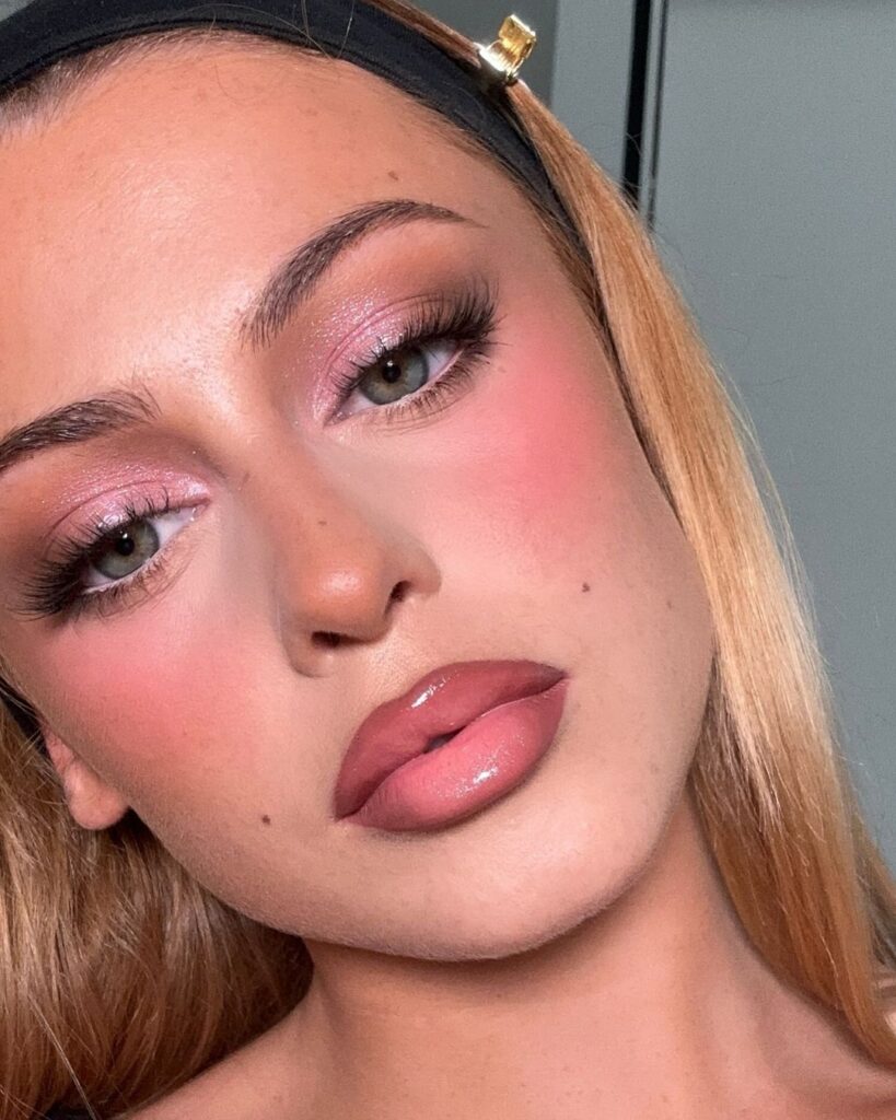 lip gloss 2000s makeup