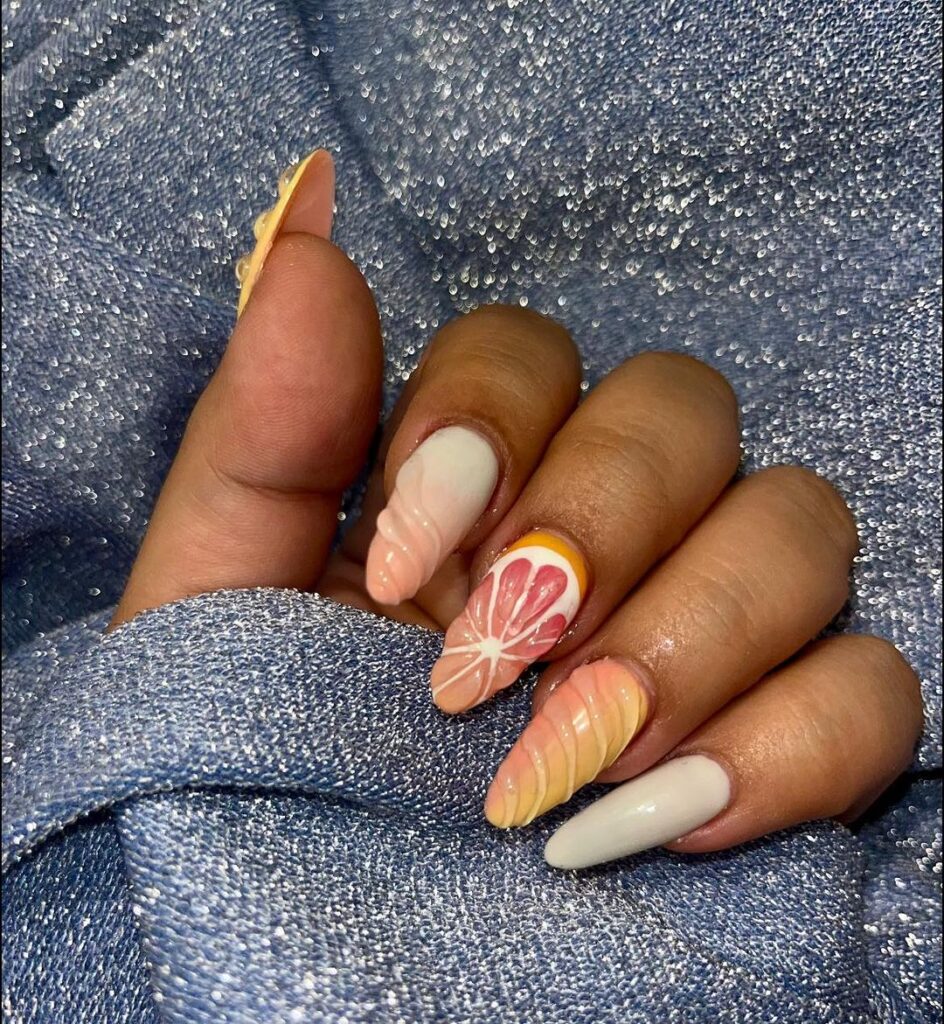 unhas brancas leitosas e toranja