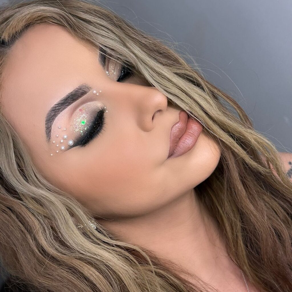 smokey silver eye makeup with pearls