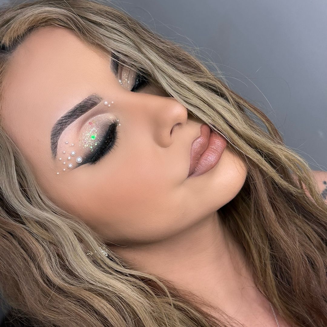 These Smokey Silver Eye Makeup Looks Are The Secret To A Full Glam Look