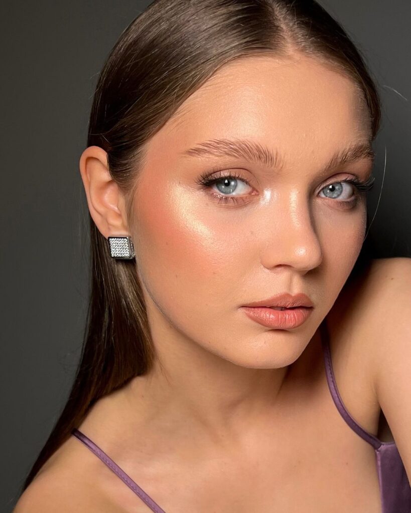 soft nude makeup with bronzer 2