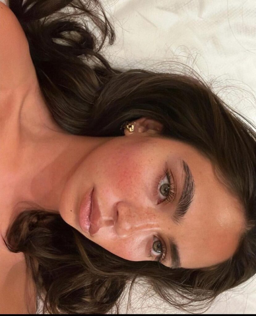 sunkissed makeup with freckles