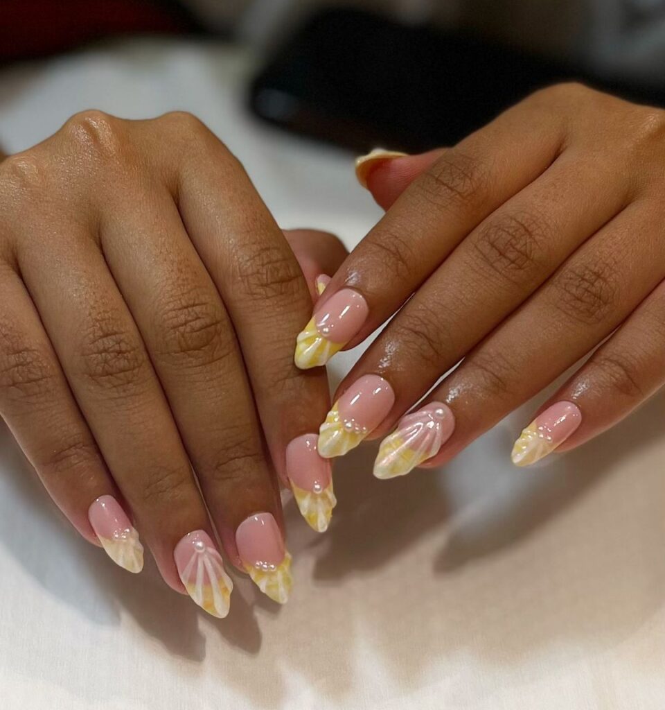 Unhas de verão com conchas do mar 3d