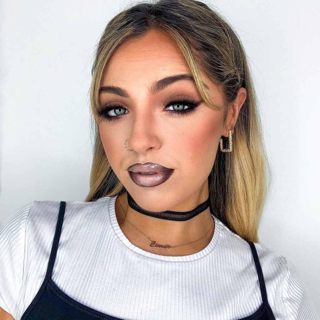 90s black lip liner on nude lips