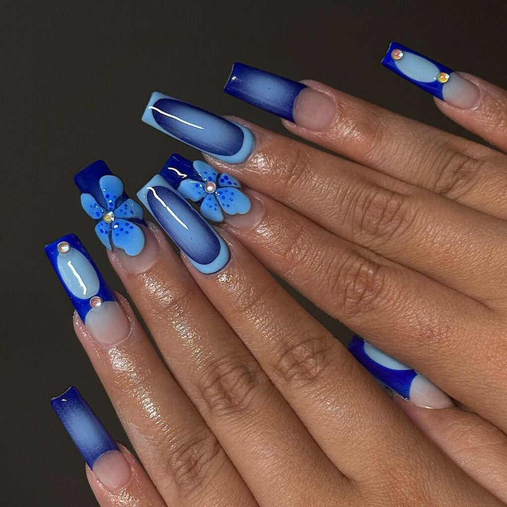 ongles d'été bleu aura