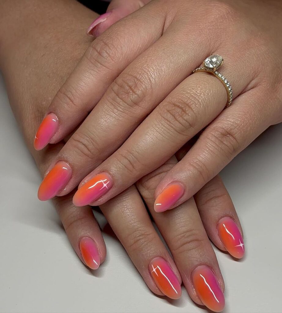 unhas de verão aura rosa e laranja