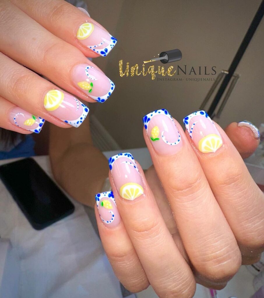 french manicure blu su unghie di limone