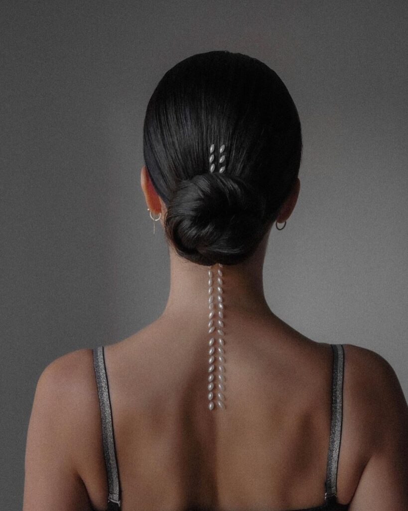 elegante chignon basso per capelli lunghi