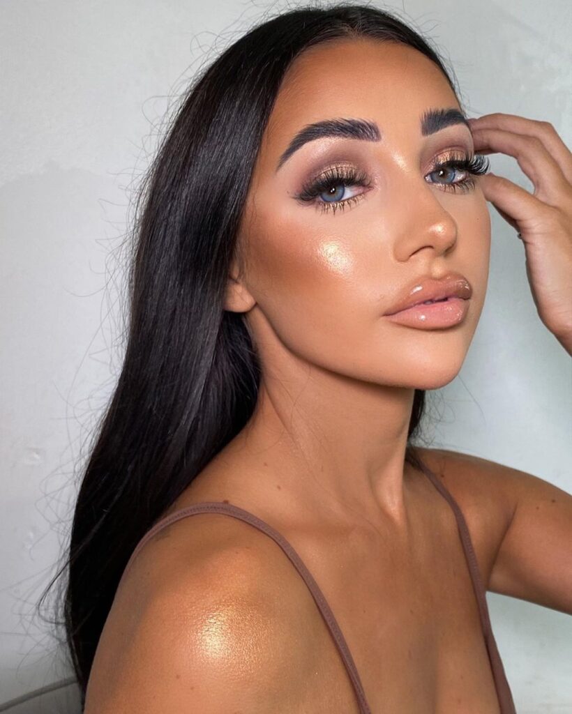 glowy bronze makeup look