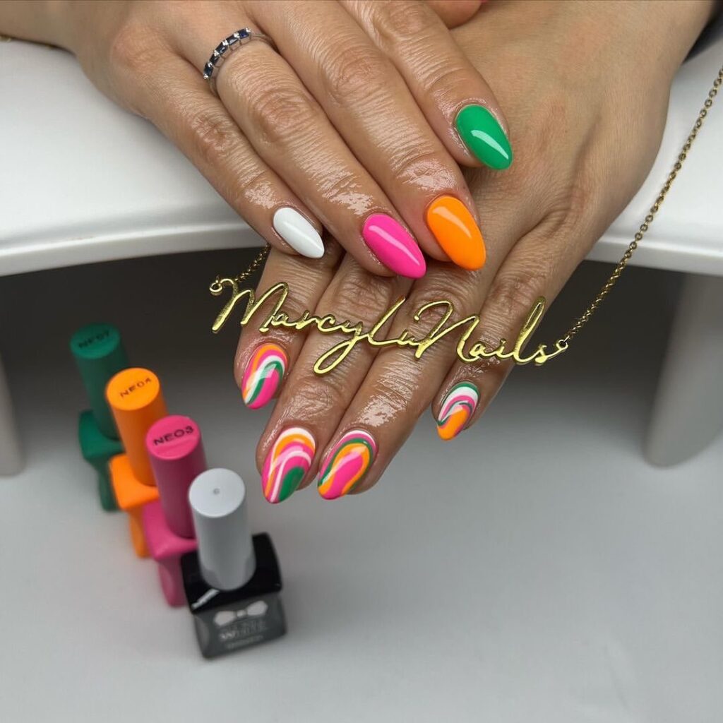 ongles tropicaux arc-en-ciel