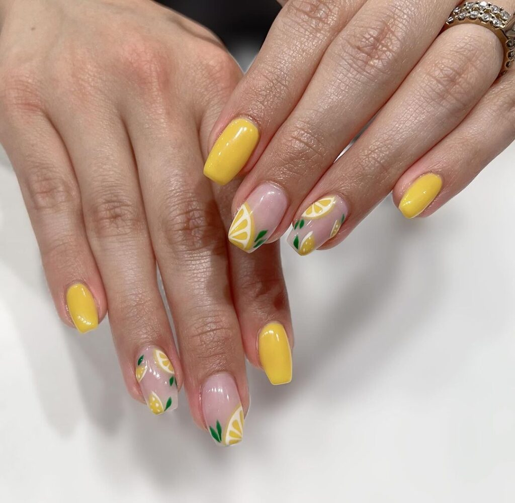 ongles courts et carrés au citron