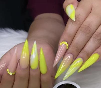 unhas stiletto neon limão