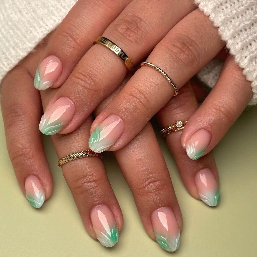 unhas curtas de verão em verde subtil