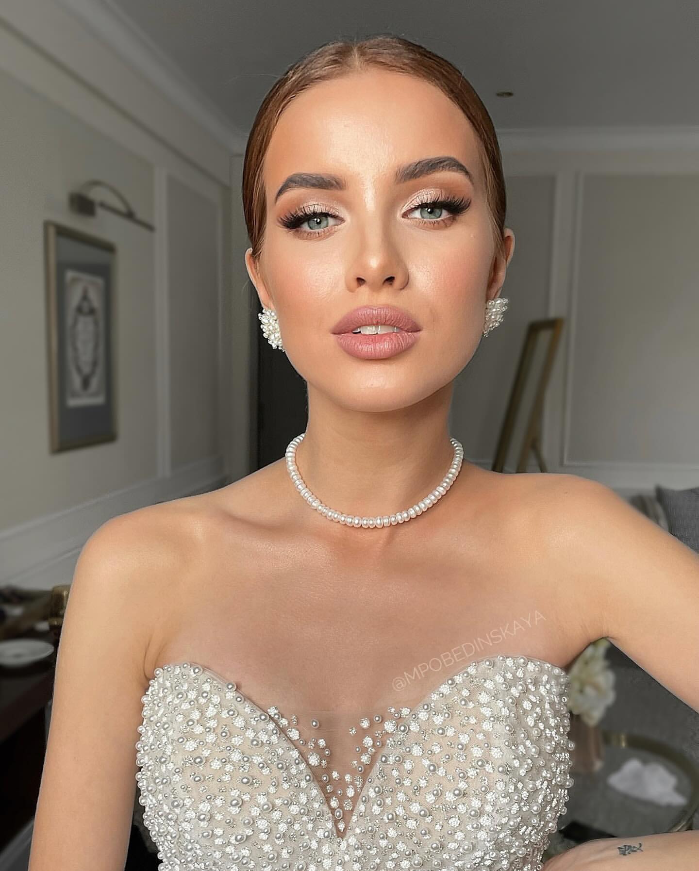 glam wedding makeup for blue eyes