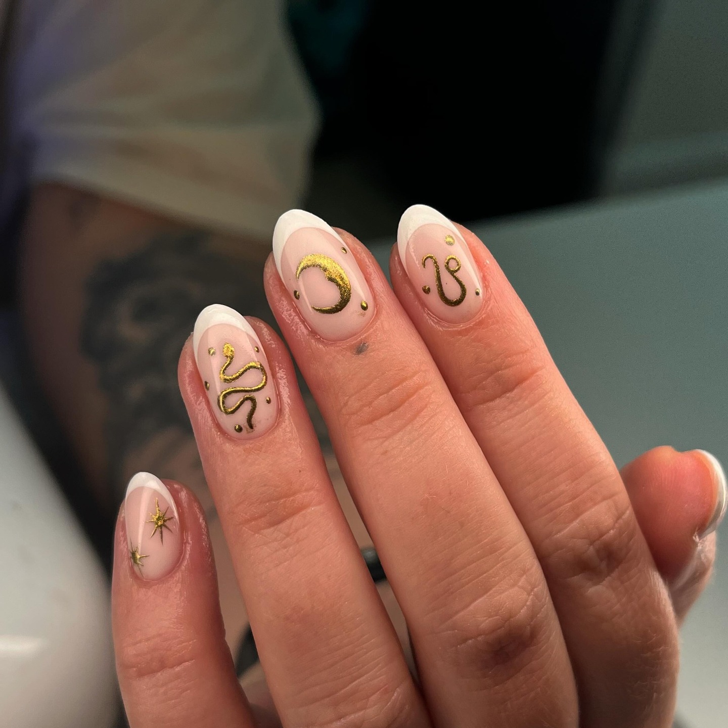 french leo nails