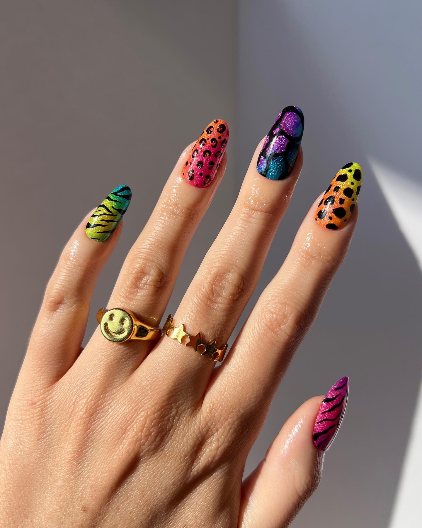 unhas com estampado animal