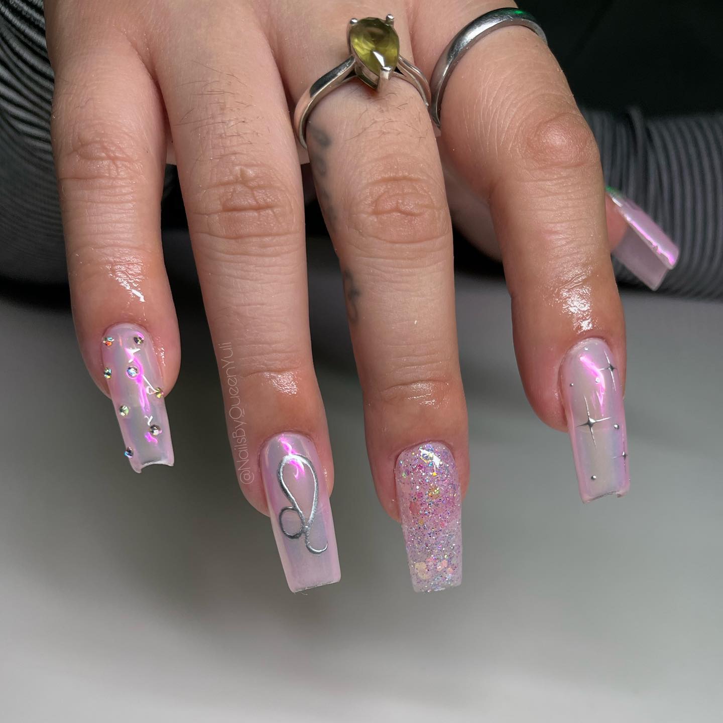 uñas holo leo