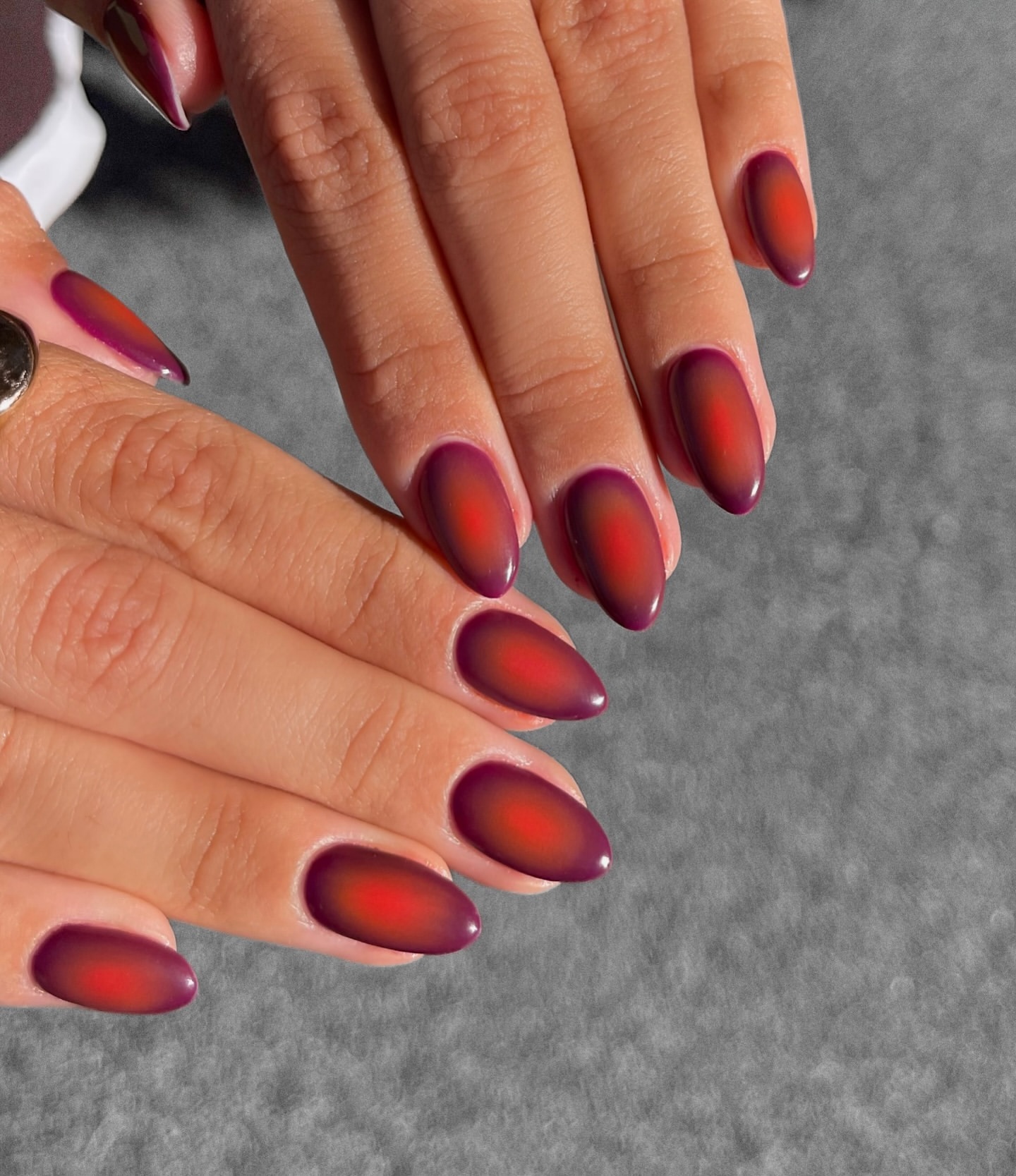 ongles rouge aura