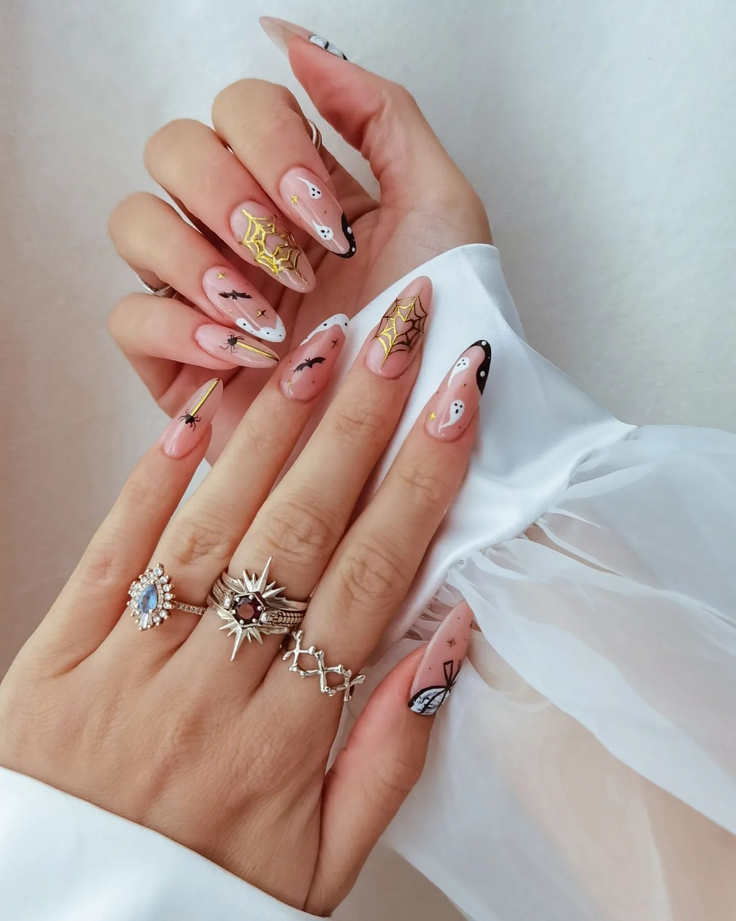 unhas de halloween minimalistas