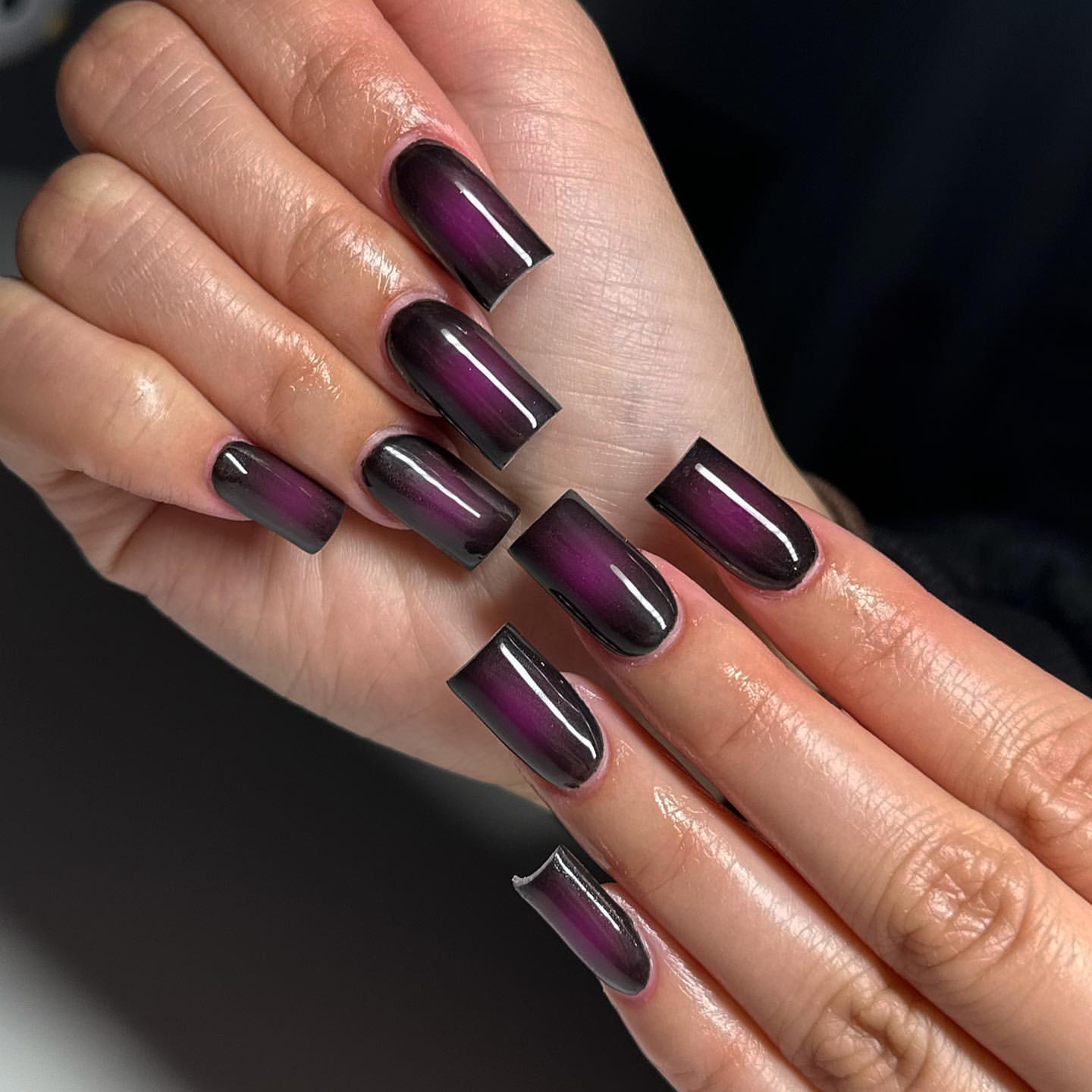 ongles violet profond aura