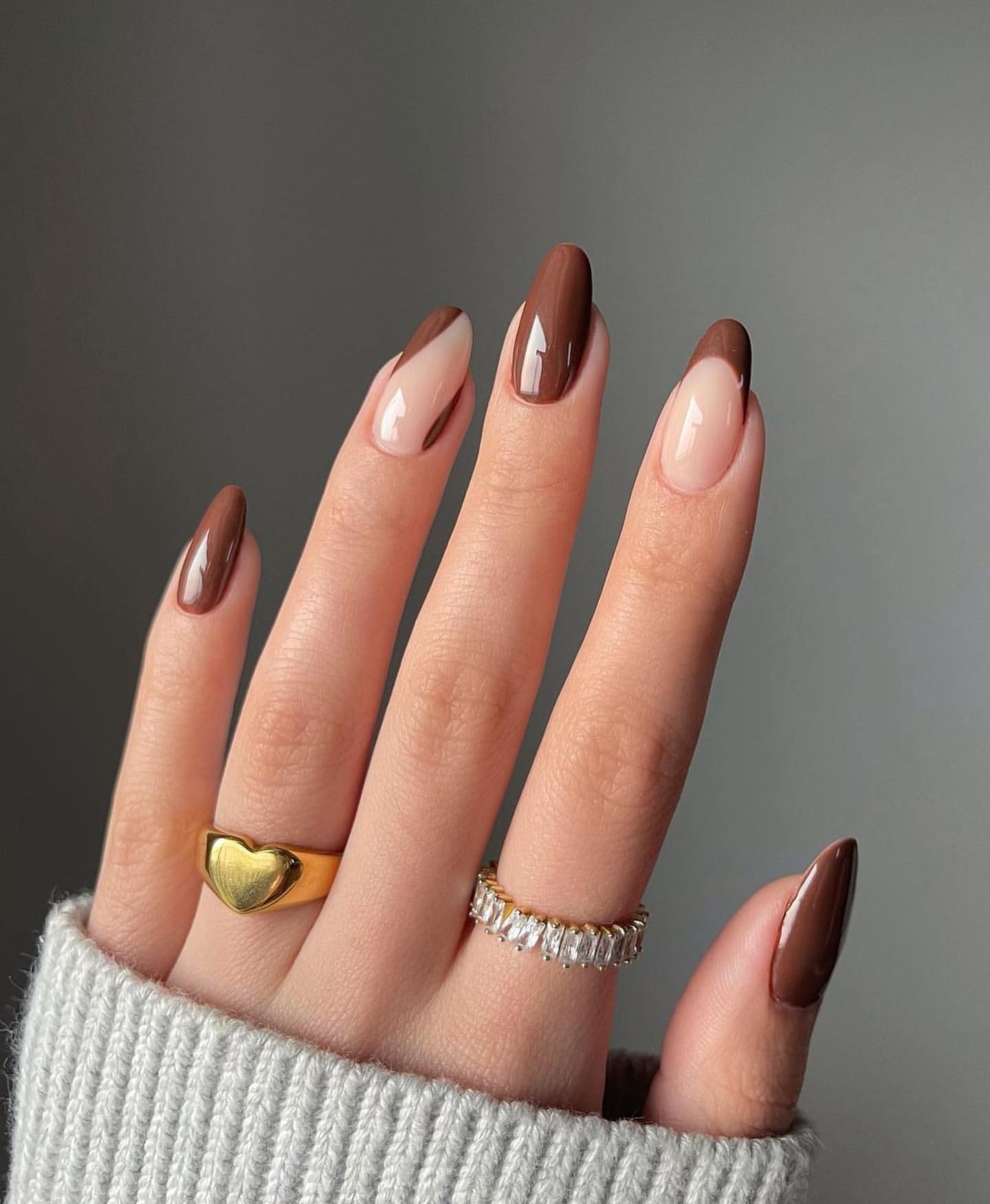 unhas nude e castanhas