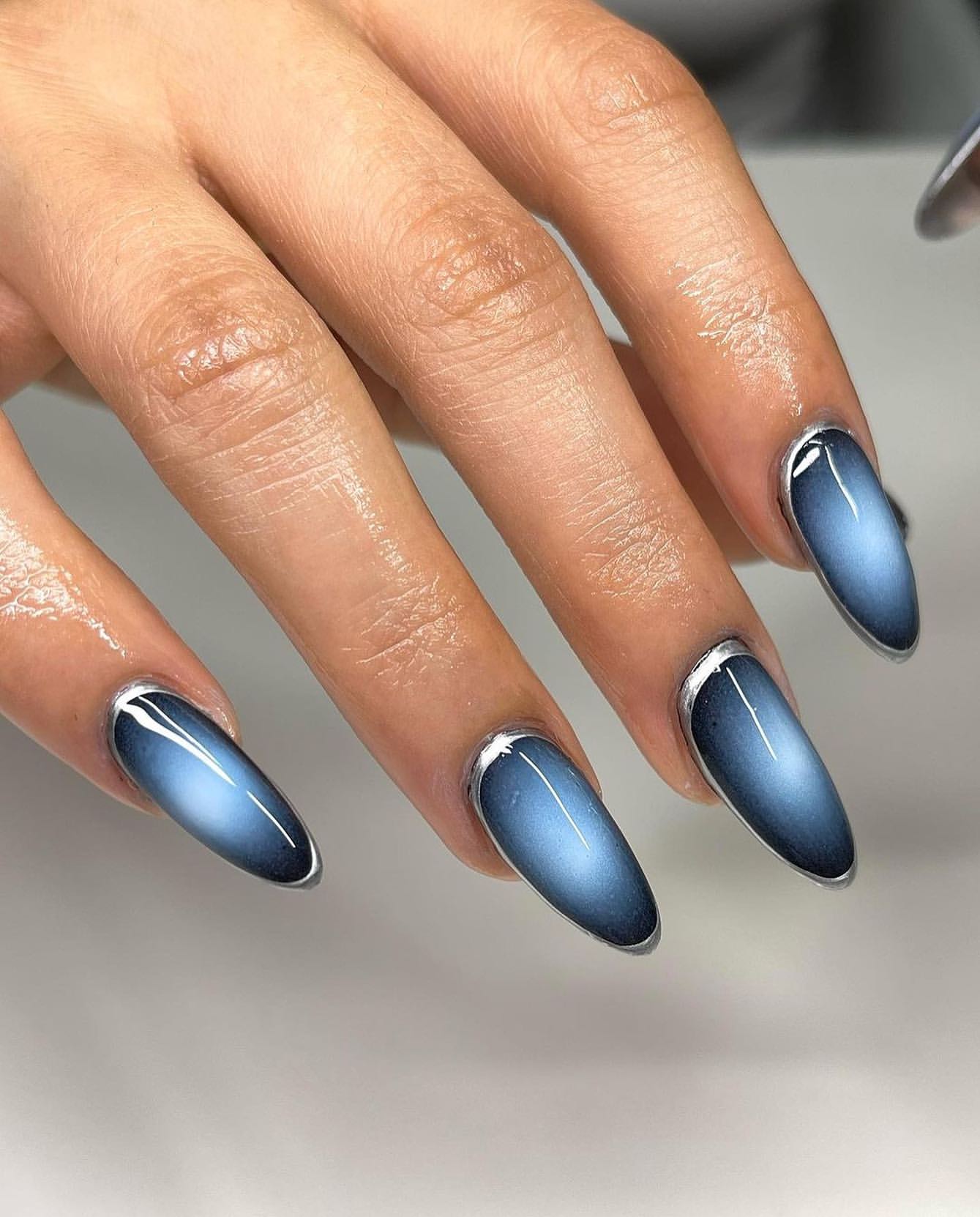 unhas aura com contorno