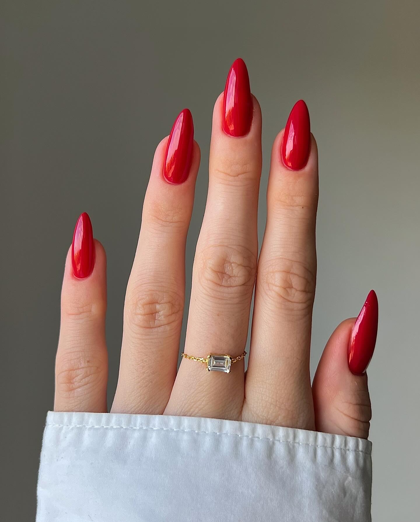 ongles rouge cerise