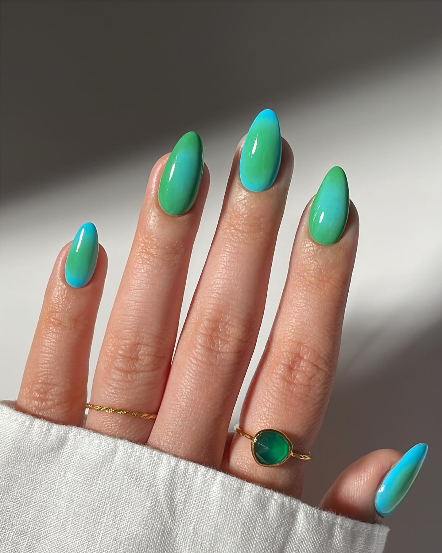 ongles green aura