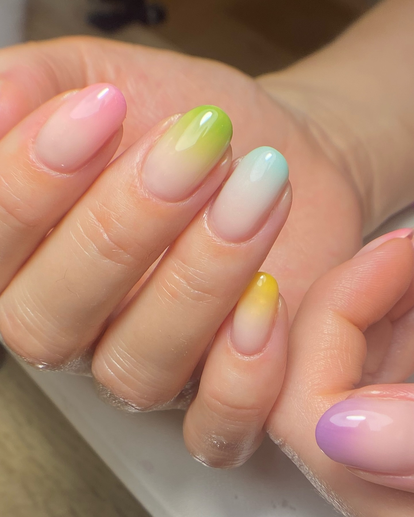 uñas pastel ombre