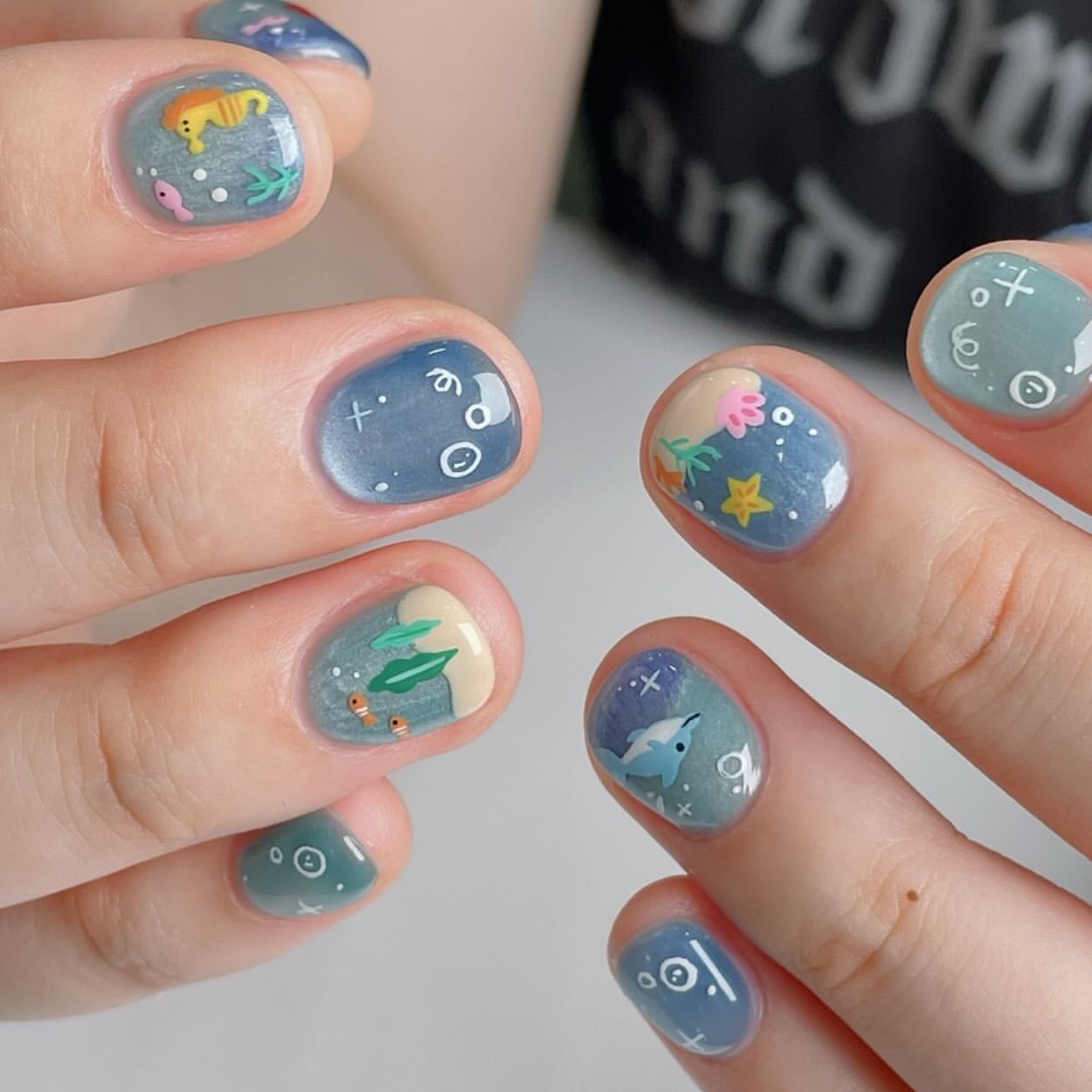 ongles sous la mer