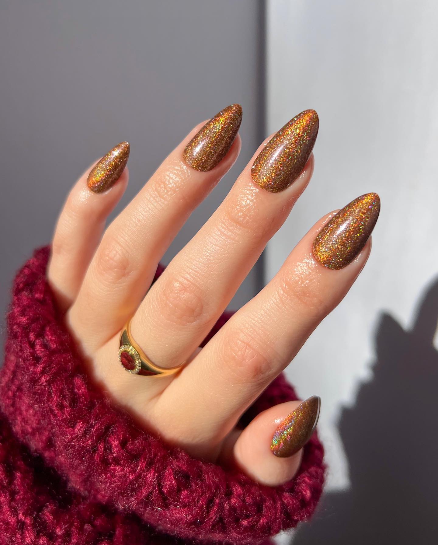 unhas com purpurinas de cobre