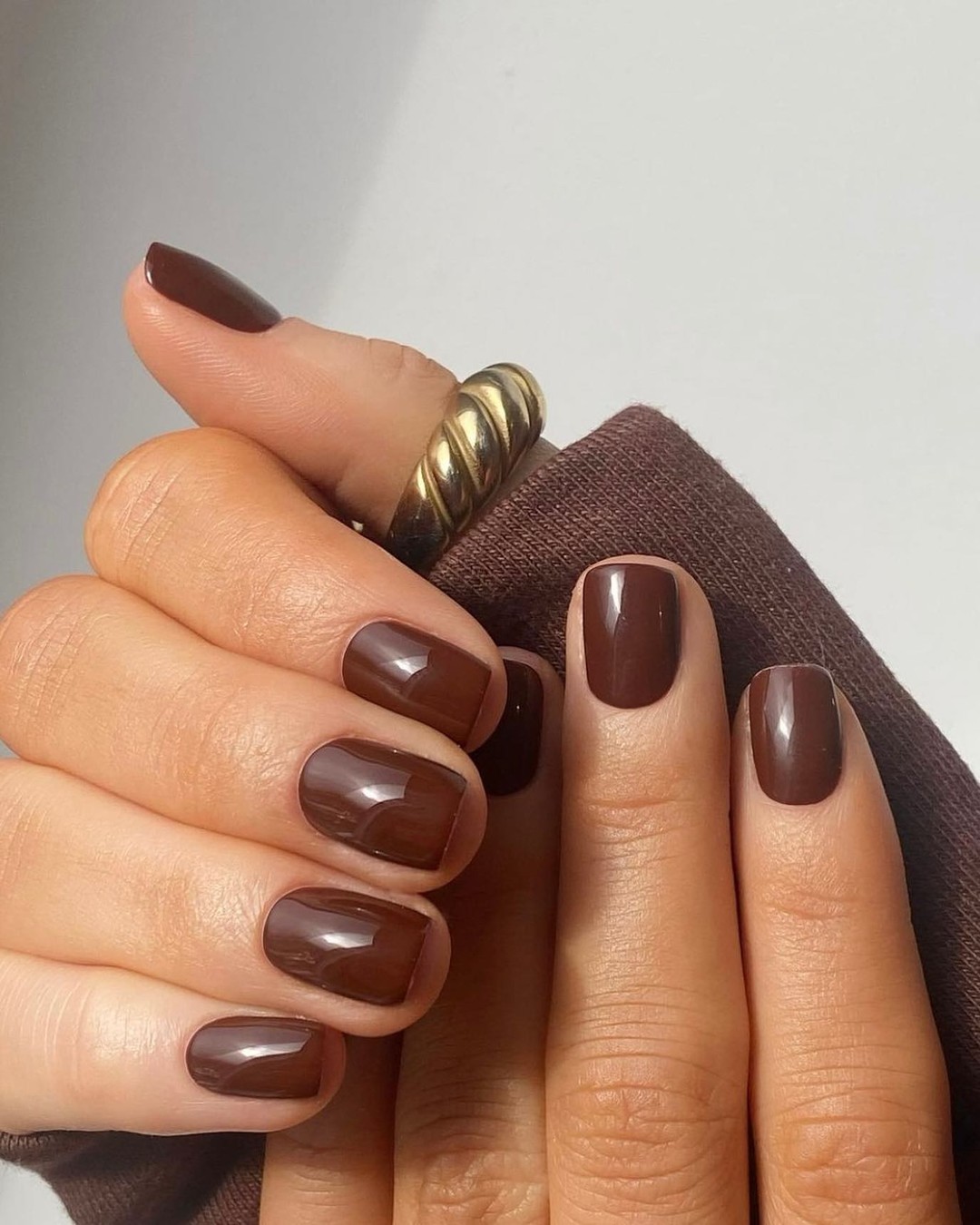 unhas castanho chocolate