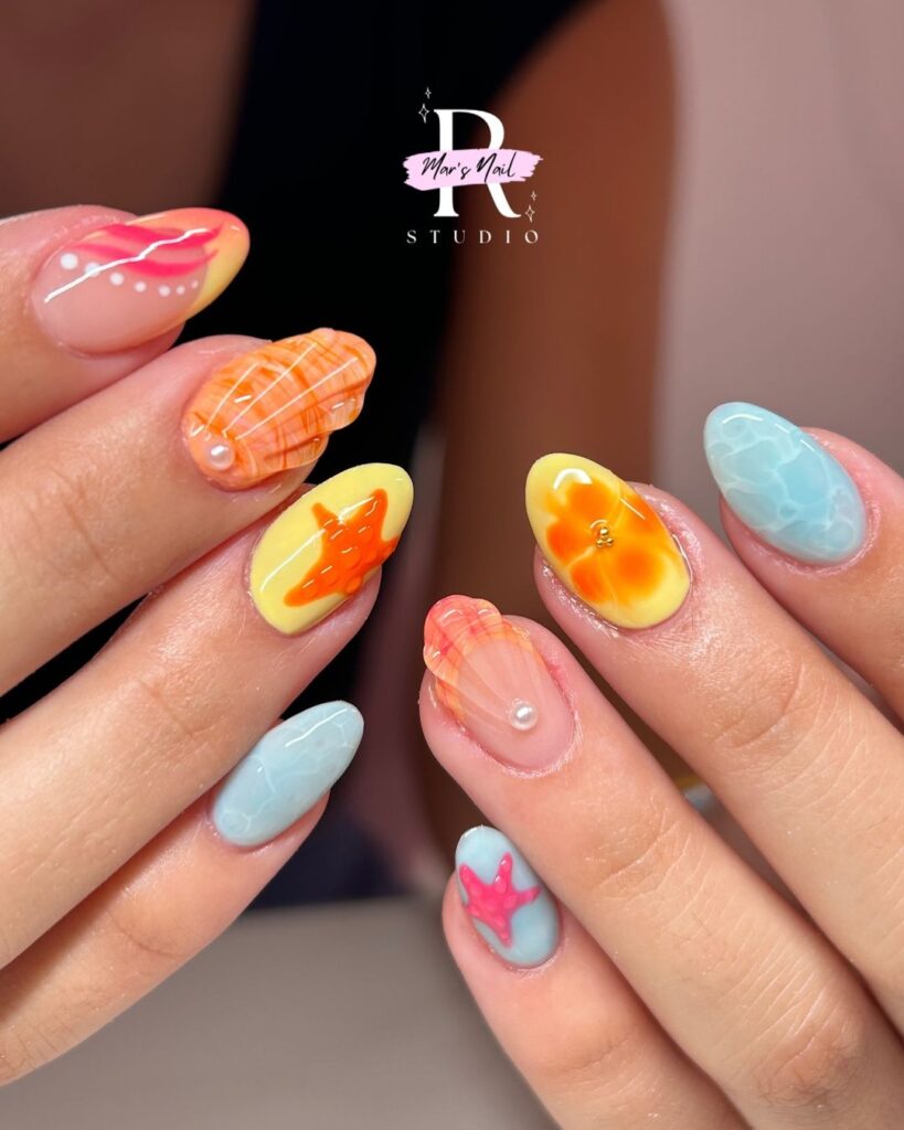 unhas de conchas coloridas