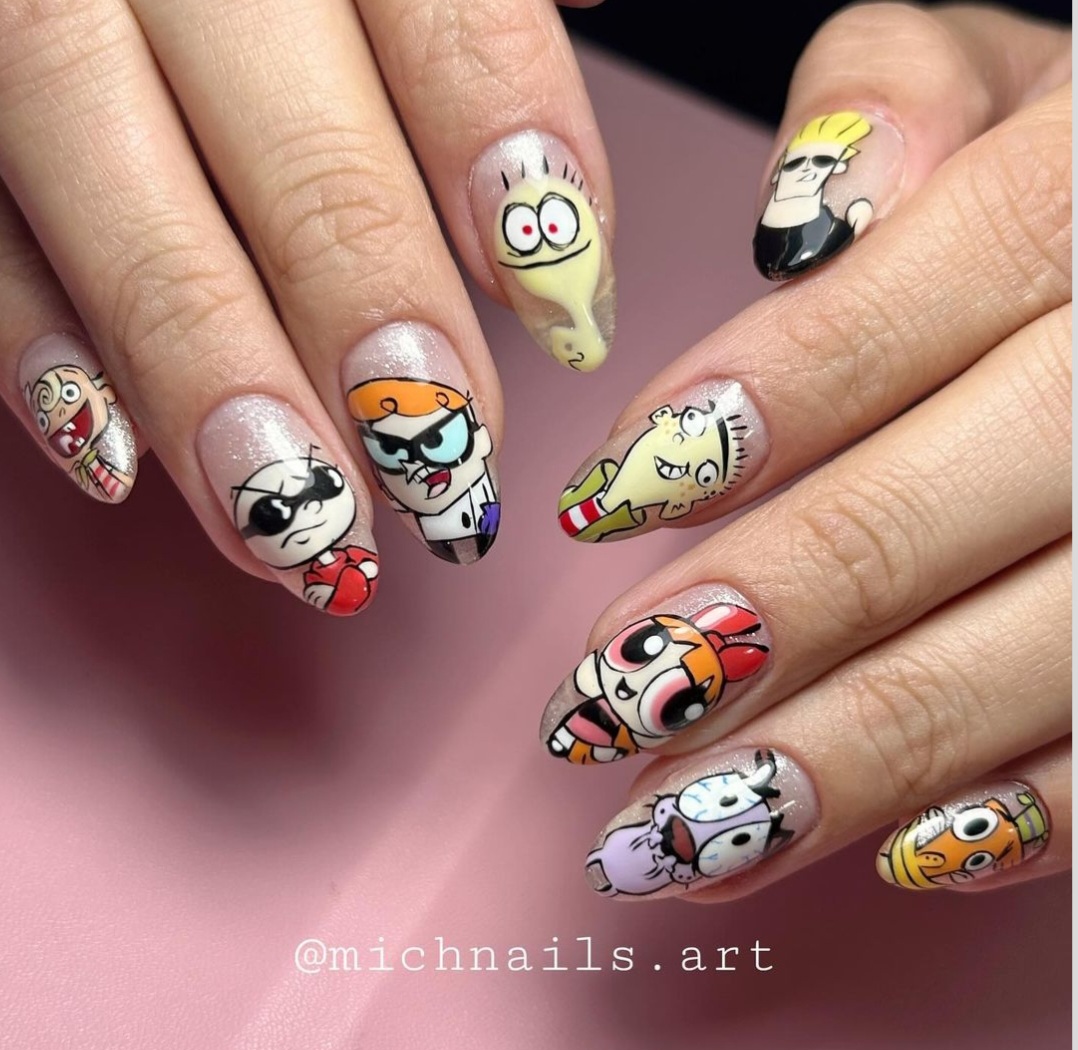 Nail art retrò della rete dei cartoni animati classici degli anni '00