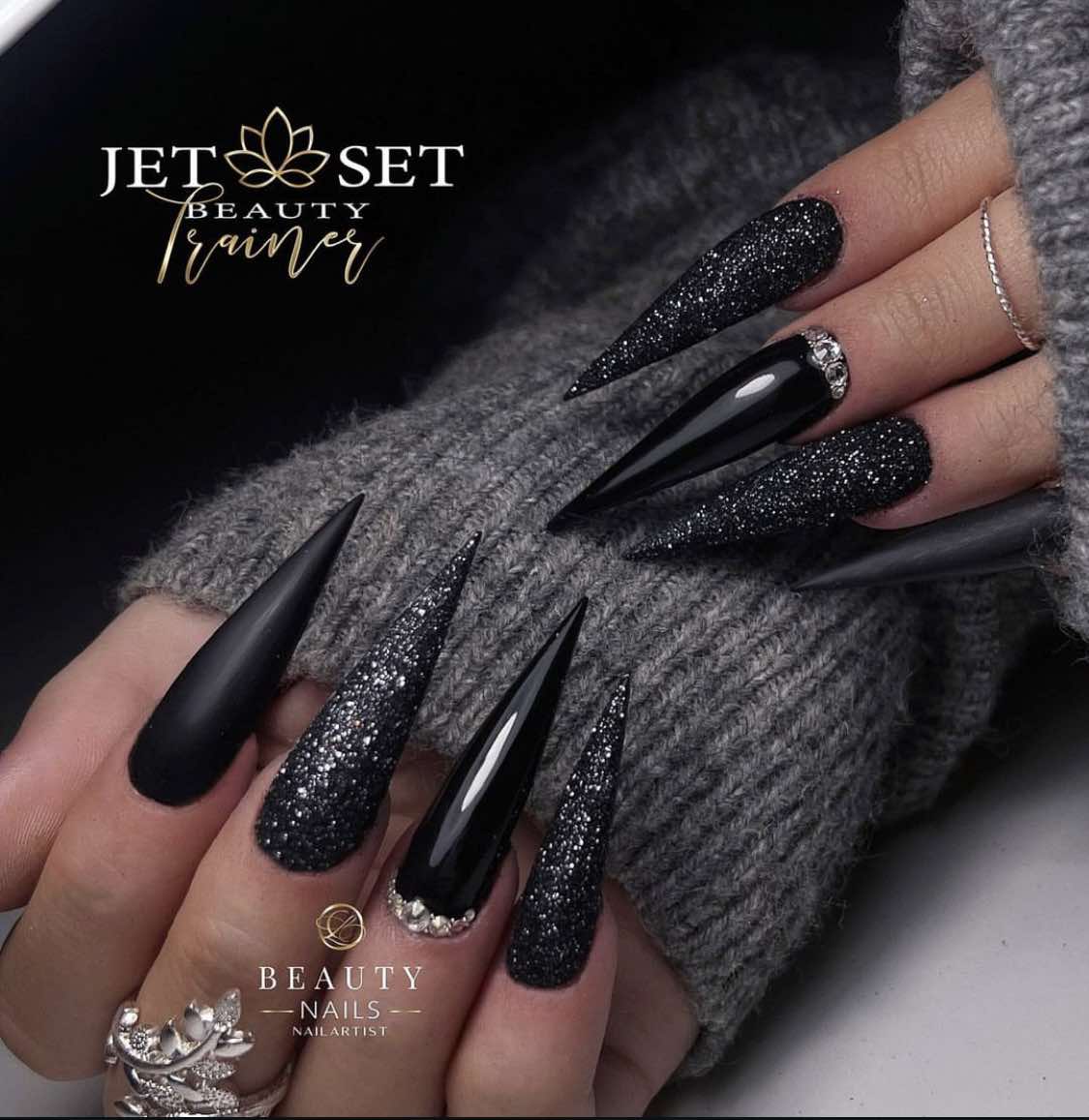 Unhas de outono Pretas Stiletto