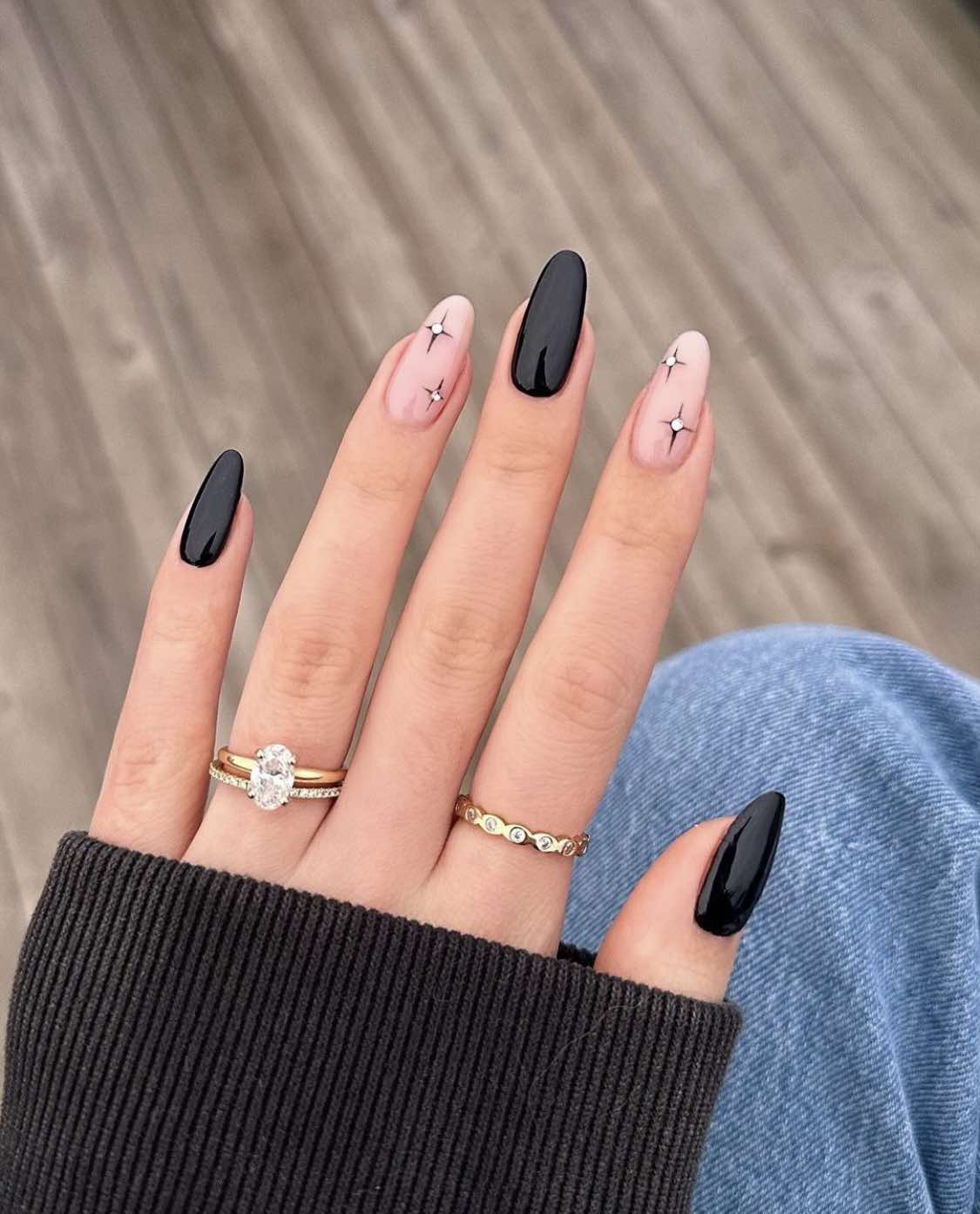 Oval Starry Black Fall Nails