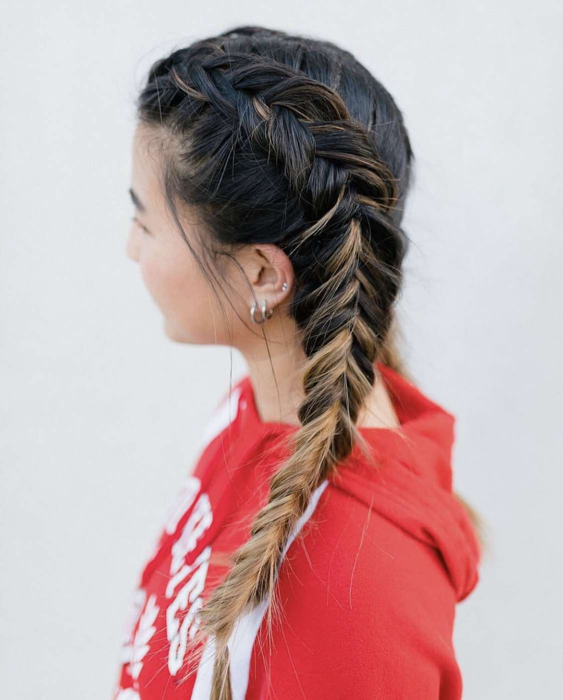 Cabelo para o dia de jogo com rabo de peixe lateral