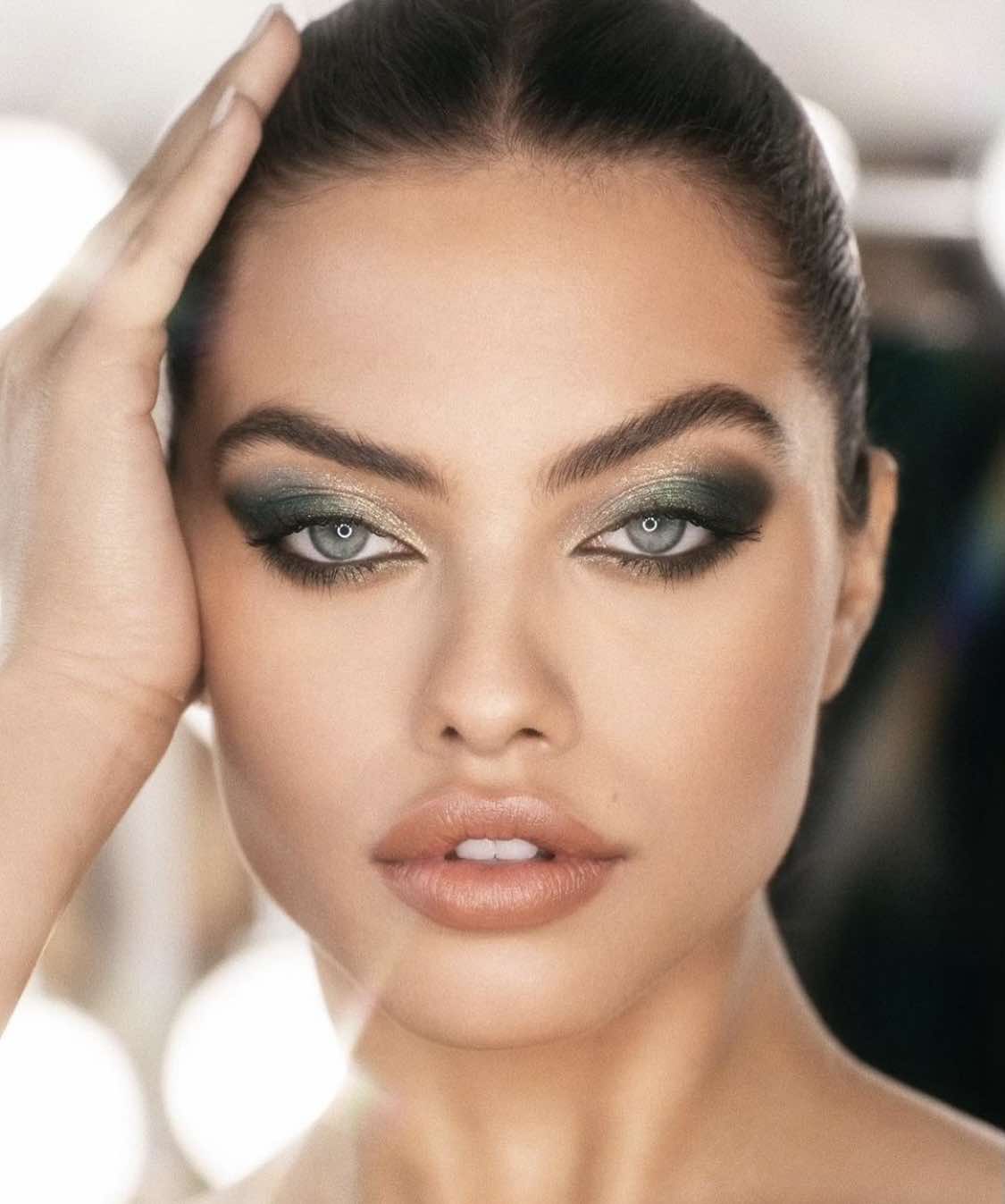 Maquillaje de otoño verde esmeralda