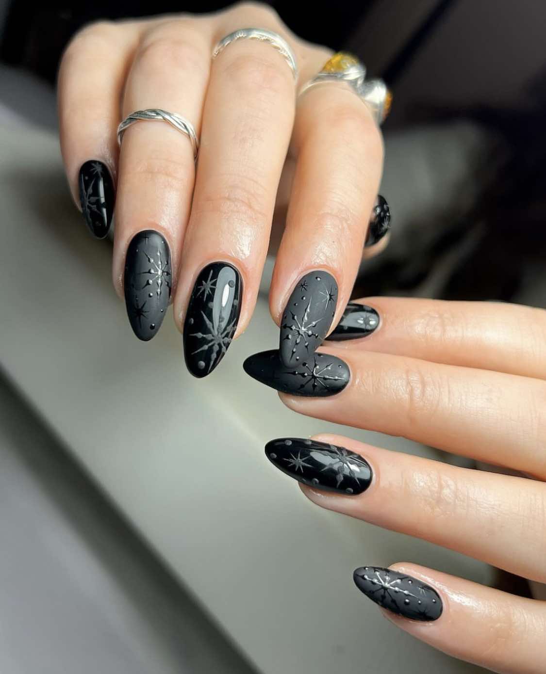 Snowflakes Black Fall Nails 